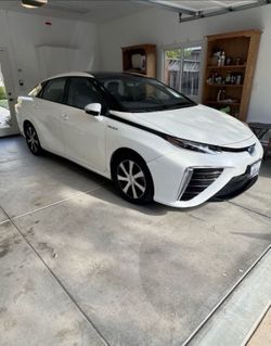 2017 Toyota Mirai (Hydrogen Fuel only) Not a Gas car!! Low miles
