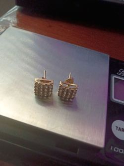 Gold earrings