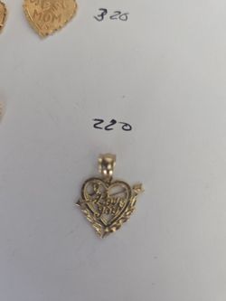 A heart-shaped "MOM" pendant featuring a nugget-style texture and diamond-cut accents for extra sparkle.