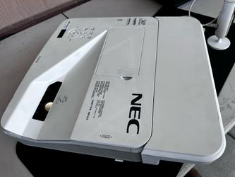 NEC ShortThrow Projector U321H