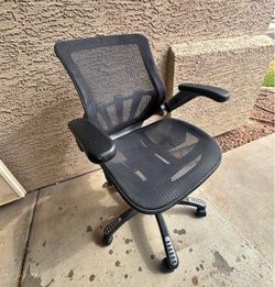 Black Mesh Office Chair with Armrests