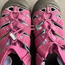 Keen Girls Size 4 Water Shoes