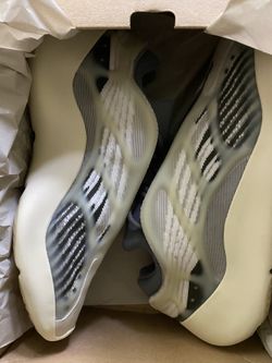 Yeezy 700 V3