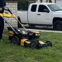 DEWALT 2X20V MAX Lawn Mower Kit Brushless Cordless 21 1/2in Rear Wheel Drive Self Propelled