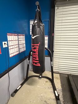 Everlast boxing bag and stand