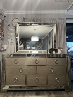 Pulaski Mirrored Dresser N Mirror