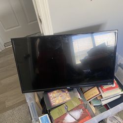 32 Inch Roku Tv ( Needs Power Cord And Remote ) Works!!! Read Description 