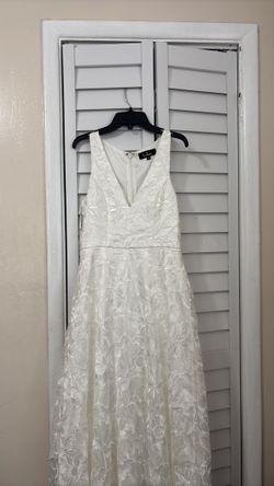Lulus White wedding dress grown Price is Negotiable