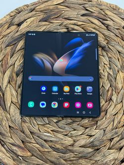 Samsung Galaxy Z Fold 4 (Unlocked) - Pre Owned