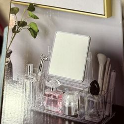 Cosmetic organizer with mirror