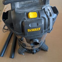 8 GAL Wet dry Vacuum Dewalt