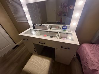 Vanity mirror