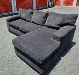 Chaise sofa/ottoman