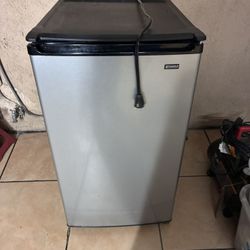 Mini Fridge Works Amazing 