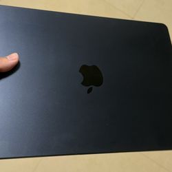 MacBook Air M2 (2022) – Excellent Condition – 96% Battery – Box Included