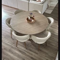 Hooker 60’ Round Dining Table 