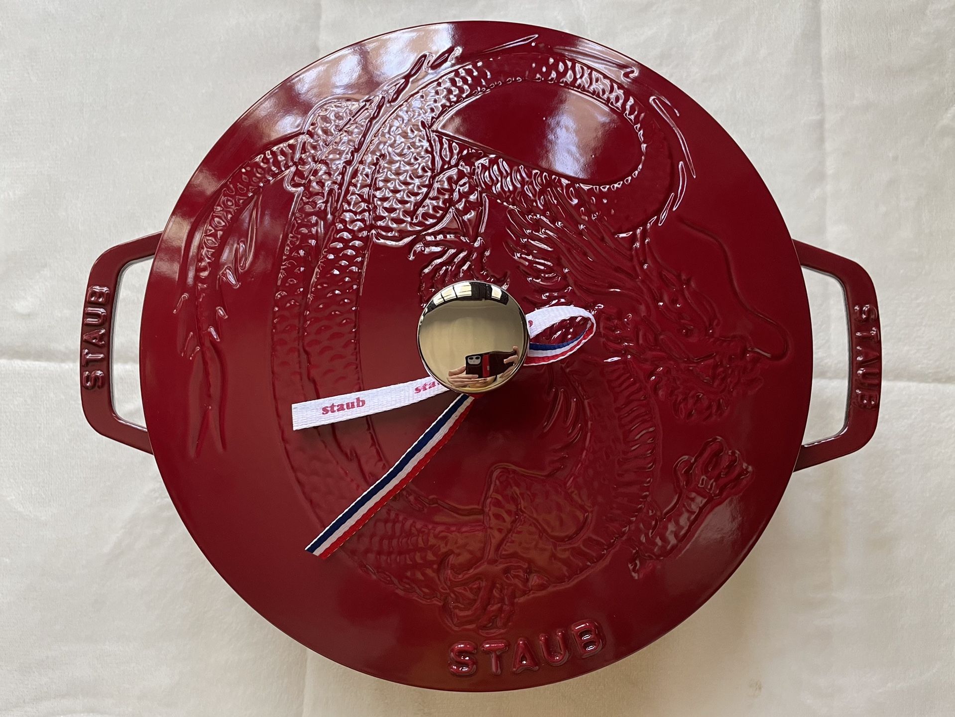 Staub French Oven - Dragon 3.75qt