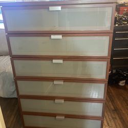 Dresser With 6 Drawers $190