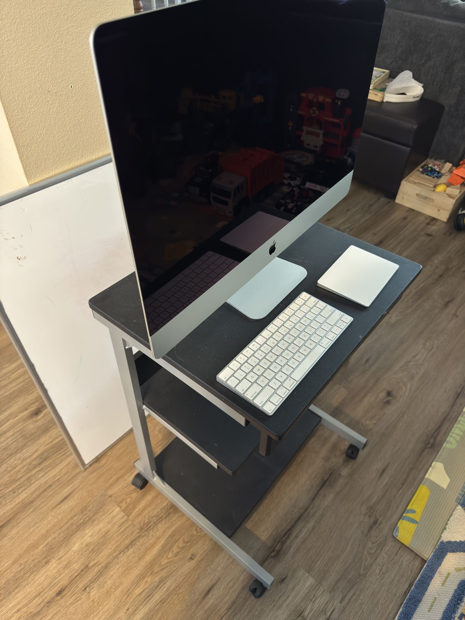 Apple iMac 5k 27” Display With Desk And Chair