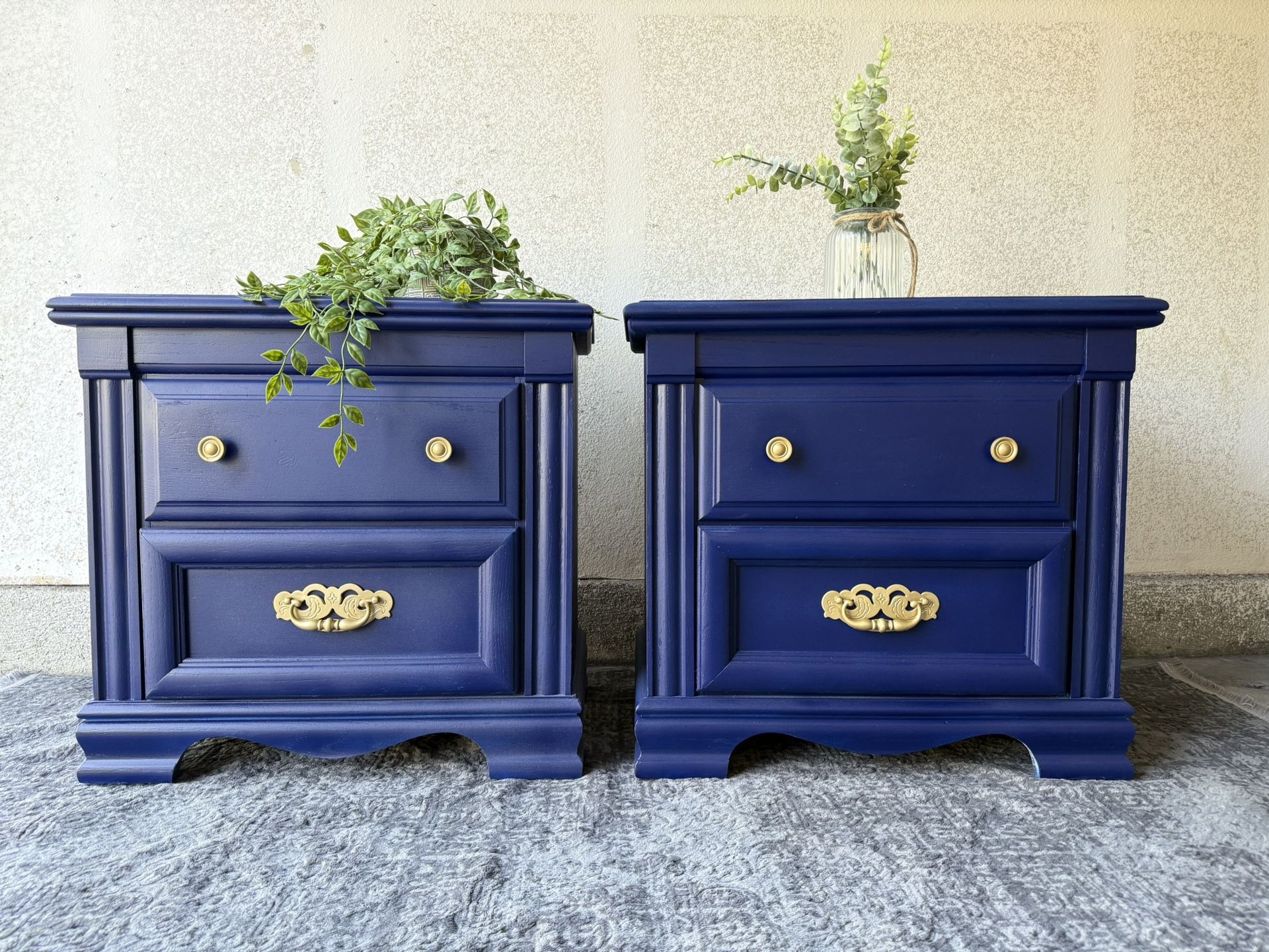 Set Of 2 Navy Blue Vintage Nightstands. Refreshed & Stunning! Delivery Avaiable