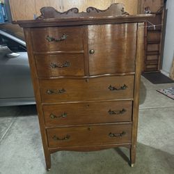 Beautiful Vintage serpentine gentleman dresser
