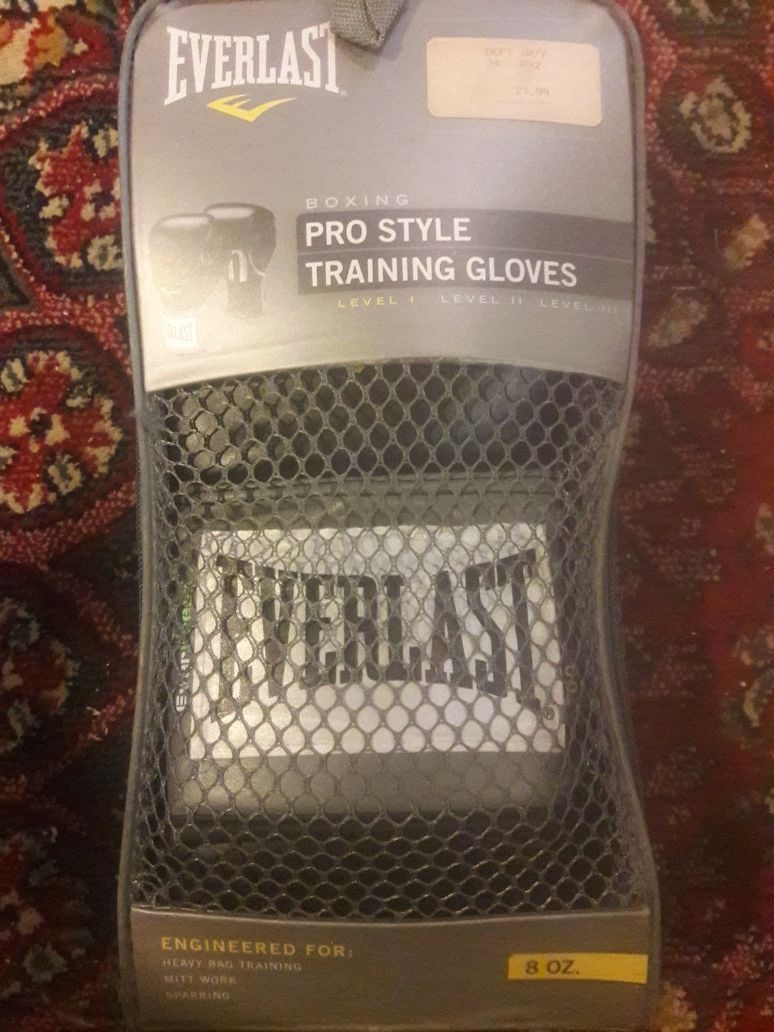 Everlast Boxing Gloves Brand New