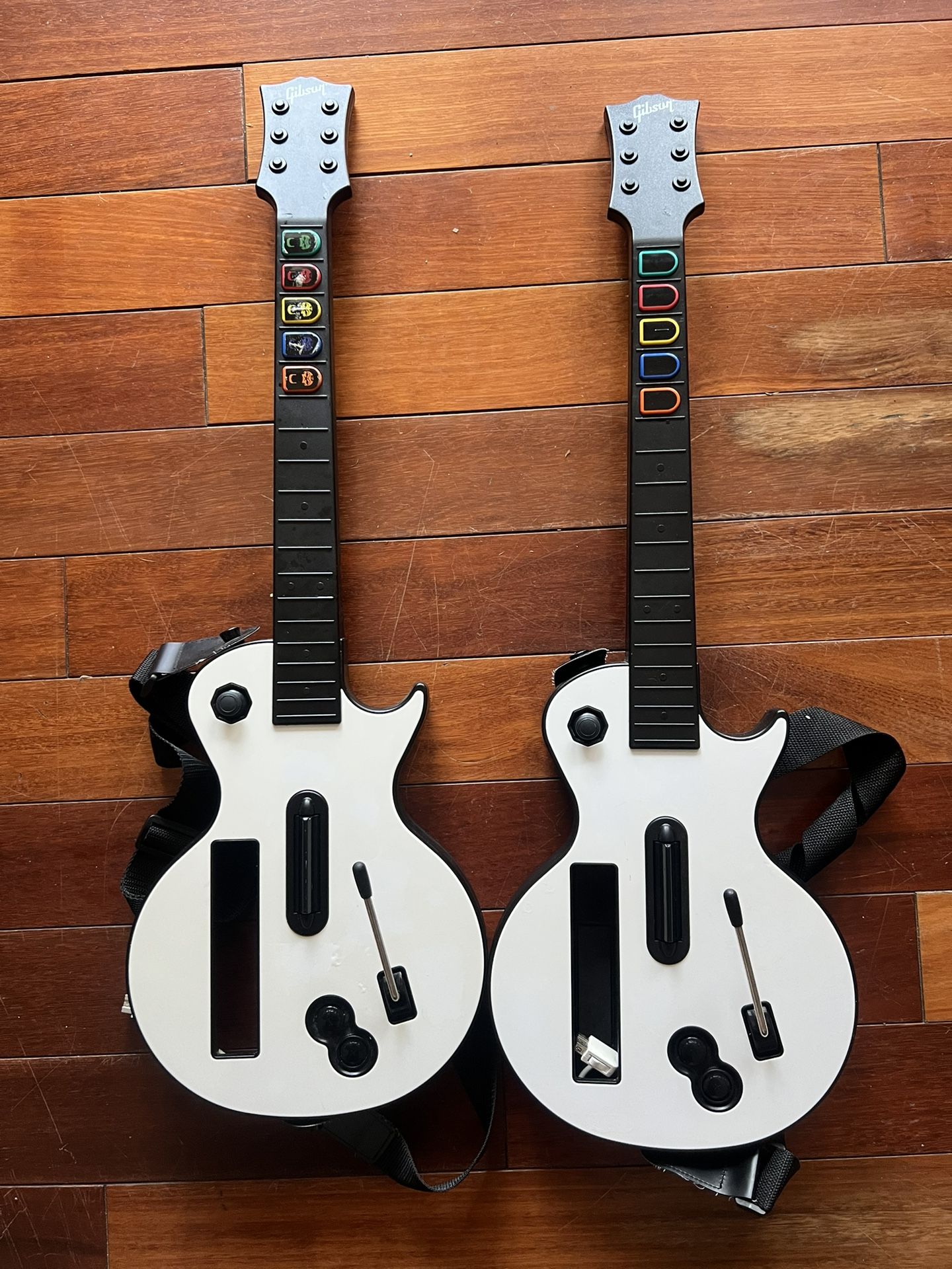 Lot Of 2 Wii Guitar Hero Gibson Les Paul White Wireless Guitars & Straps Untest