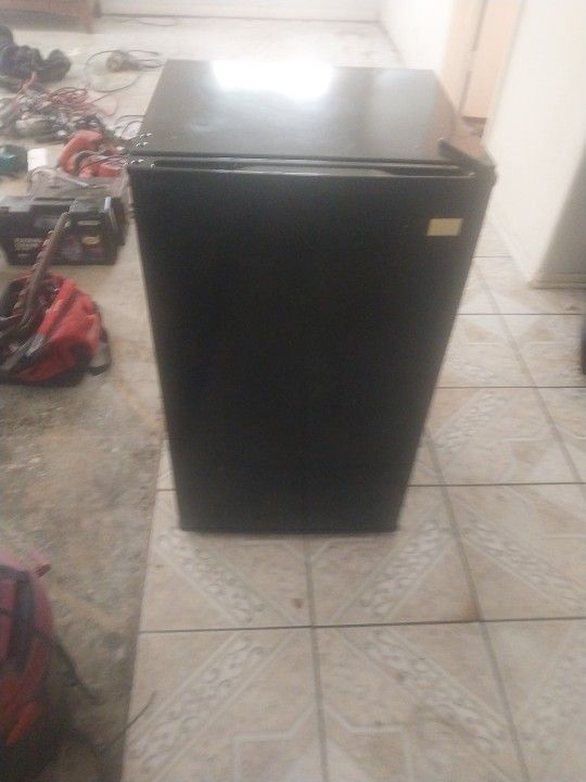 mini fridge 