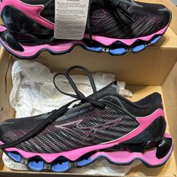 NWT Womens size 8.5 Mizuna Wave Prophecy 12