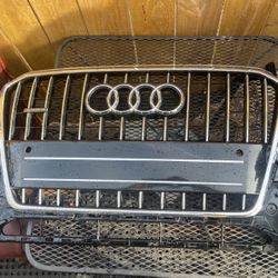 2017 Audi Q5 Front Grill..