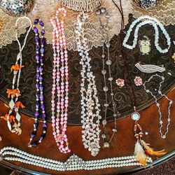 Beautiful Jewelry Necklaces, Bracelets, And Earrings (Read Desc)