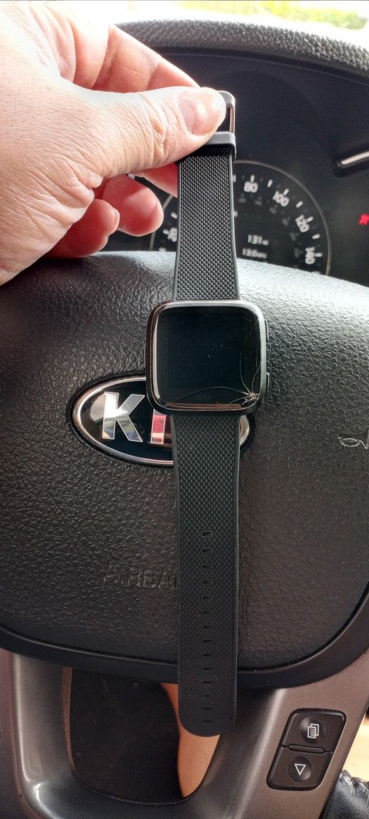 Fitbit Versa 2 Cracked