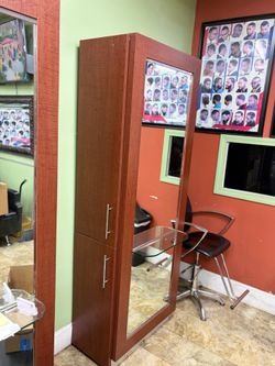2 Salon Station