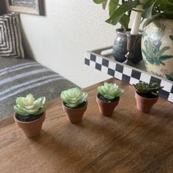 Set Of 4 Small faux Succulent Plants 