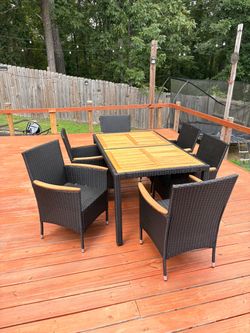gently used outdoor dining
