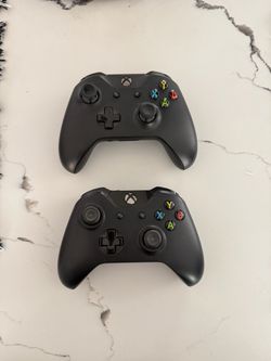 2 Xbox controllers