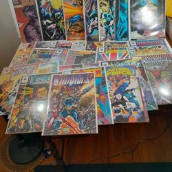 Wednesday Special, 32 Comic Books Brand New