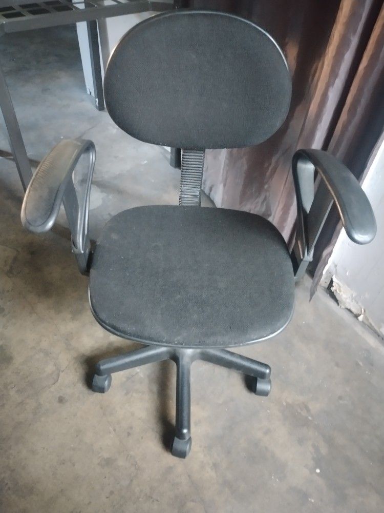 Desk Chair From (floor to seat 19-21 inches
From seat to arm rest 8 inches
From floor to top of chair 33 1/2 inches)