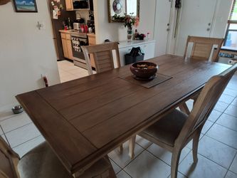 ***STEAL!!*SOLID WOOD DINING SET