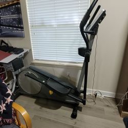 Gold's Gym Stride Trainer 410 Elliptical