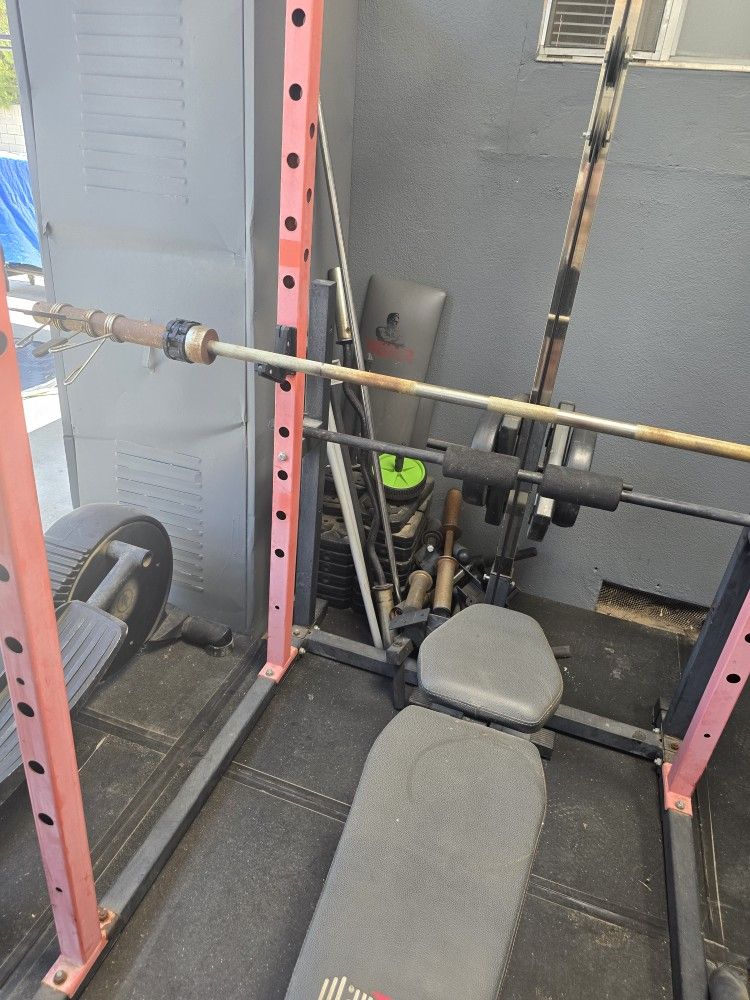 RIT FIT POWER LIFT WITH WEIGHT BENCH AND OLYMPIC WEIGHTS W/7FT 45LBS BAR