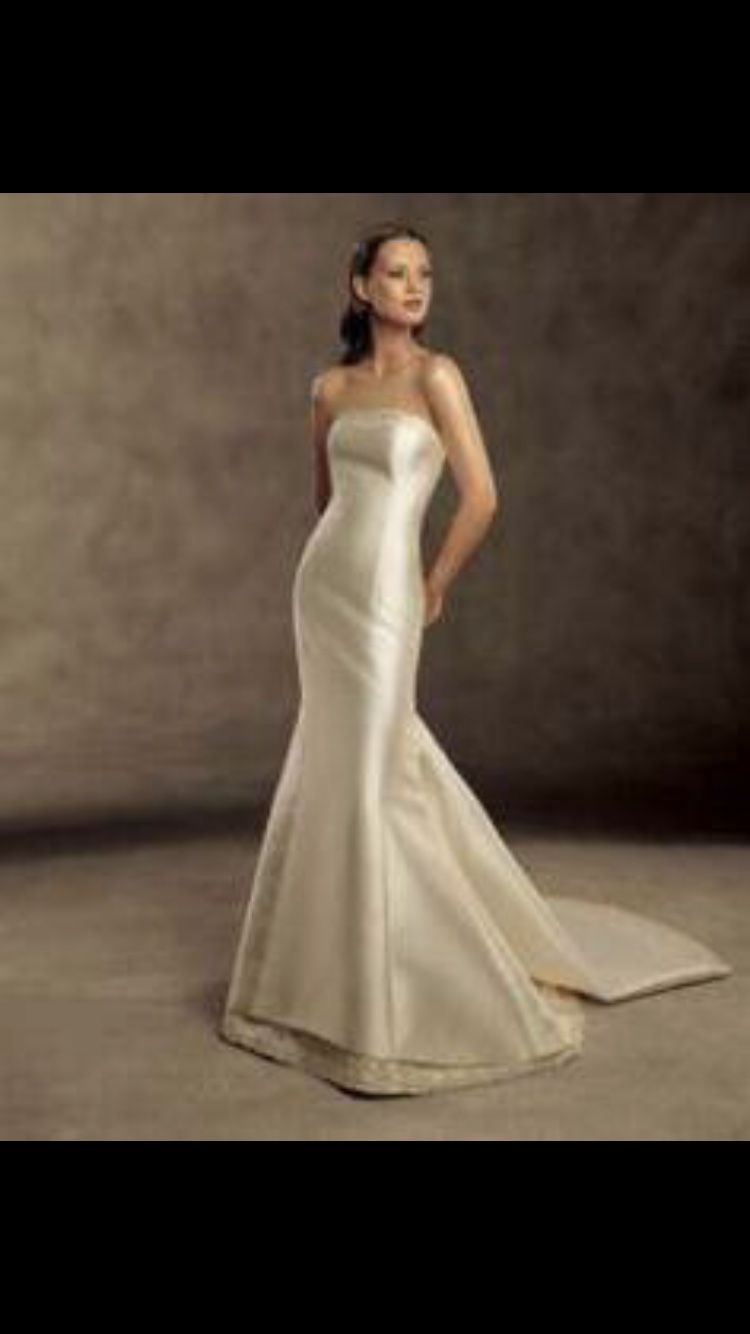 Beautiful Pronovias Wedding Dress--Never been Worn