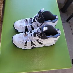 Brand New Kobes SIZE 11 US