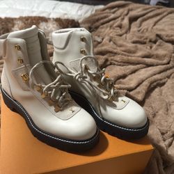 Louis Vuitton Boots Size 39  Or 8 1/2 U.S. Size 