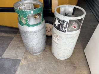 2 Forklift liquid Propane Bottles Tanks 1 Is Aluminum & 1 Steel