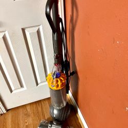 Dyson Vacuum Please Read The Description 