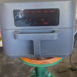 CRUXGG 9 qt Air Fryer with TriZone Technology.  