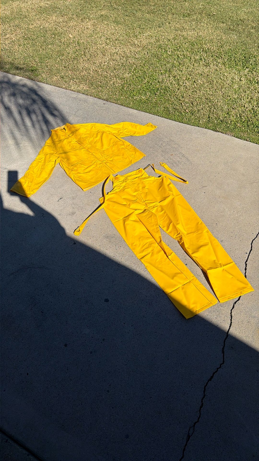 Medium Size Rain Jacket And Pants