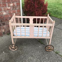 Vintage doll Crib