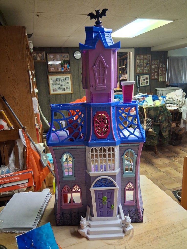 Disney Jr. Vampirism Play House